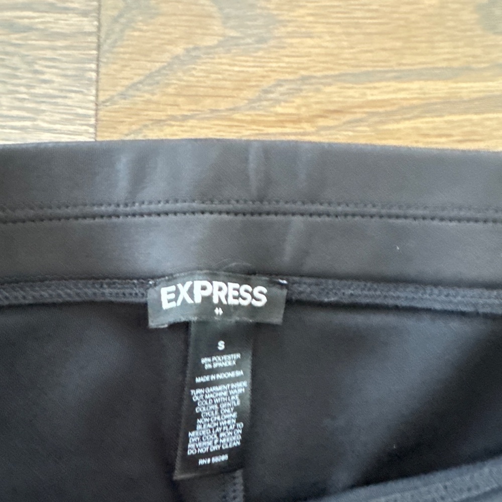 Express Black Leggings - Picture 2 of 6